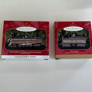 HALLMARK KEEPSAKE ORNAMENT